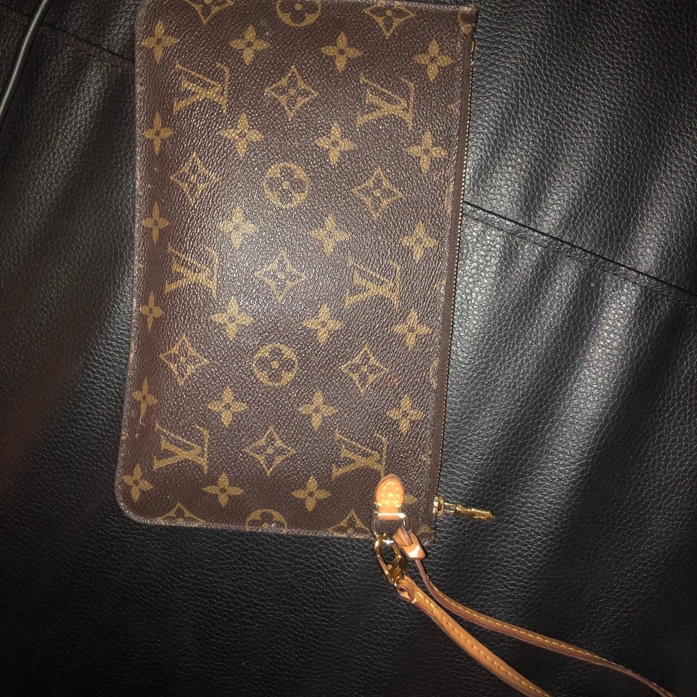 Louis Vuitton never full pouch